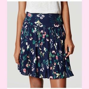 LOFT - Navy Valley Floral Pleated Skirt - 0 NEW